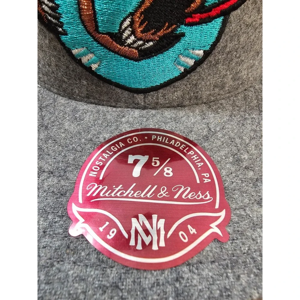 Mitchell & Ness® (SIZE 7 5/8) Vancouver Grizzlies Hardwood Classics™ Fitted Cap